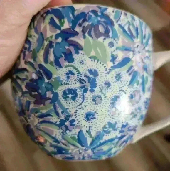 Lily Pulitzer mug set. 2. Purple blue lion 🦁 print. Gold handles. - Picture 7 of 8